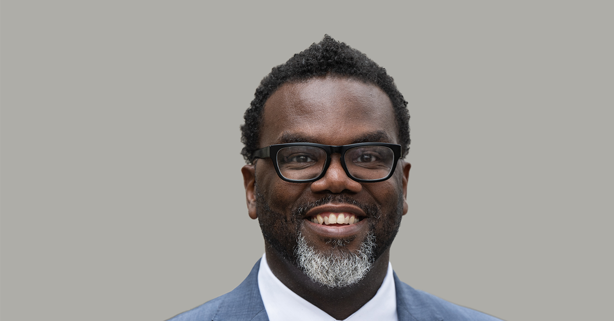 Introducir 55+ imagen brandon johnson background Thcshoanghoatham